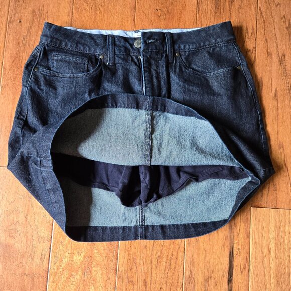 Croft & Barrow The Classic Skort Mid Stretch Super Dark Denim Wash Size 10 - Picture 3 of 9